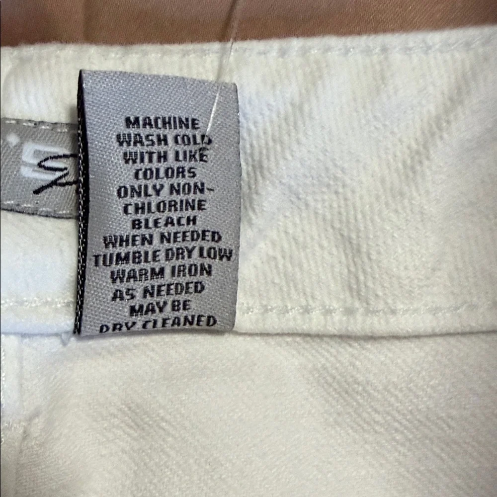Chico's White Platinum Denim Charm Jean - size .5 Short (or size 6) *** NWT *** - Picture 10 of 10